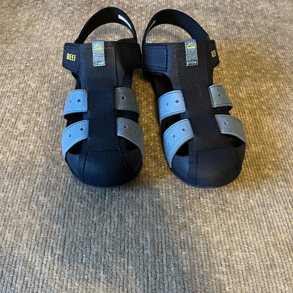 Reef Boys Two Tone Blue Adventure Sandals. Size 3.